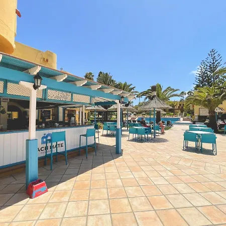 Seaside : A Cozy In A Peaceful Well Located Complex