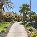 Seaside : A Cozy In A Peaceful Well Located Complex Apartment