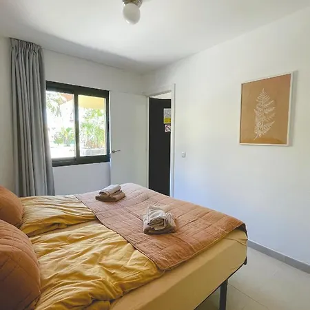 Seaside : A Cozy In A Peaceful Well Located Complex