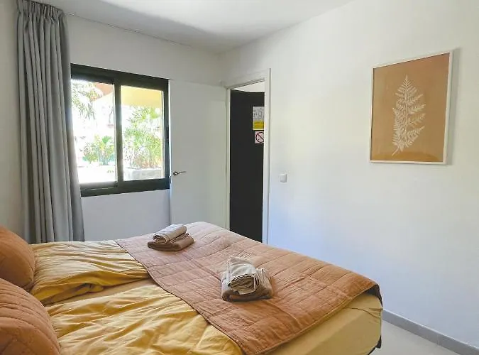 Seaside : A Cozy In A Peaceful Well Located Complex