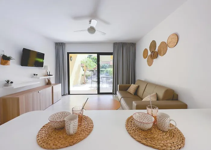 Апартаменты Seaside : A Cozy In A Peaceful Well Located Complex Коральео