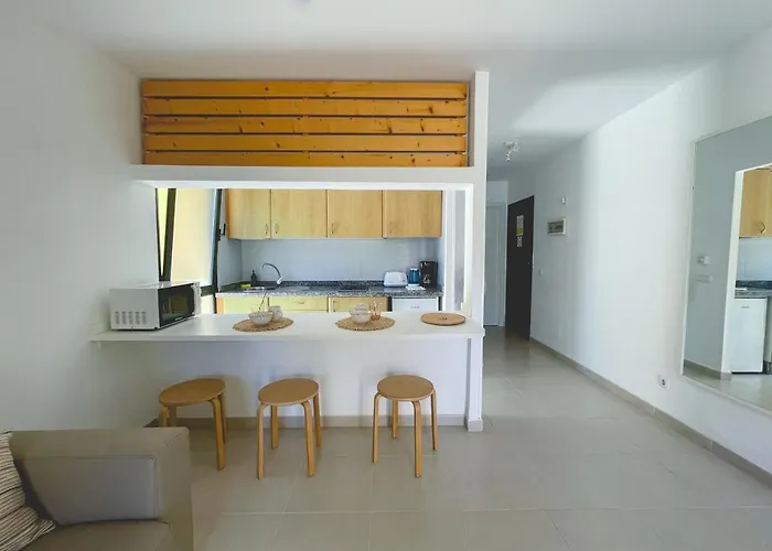 Апартаменты Seaside : A Cozy In A Peaceful Well Located Complex Коральео