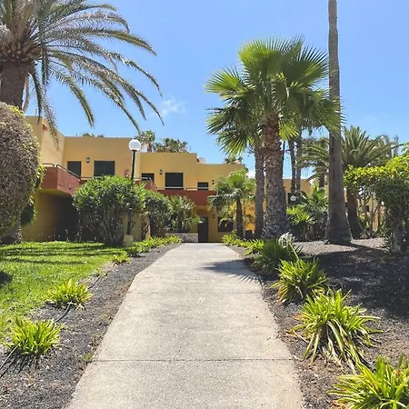 Seaside : A Cozy In A Peaceful Well Located Complex Apartment